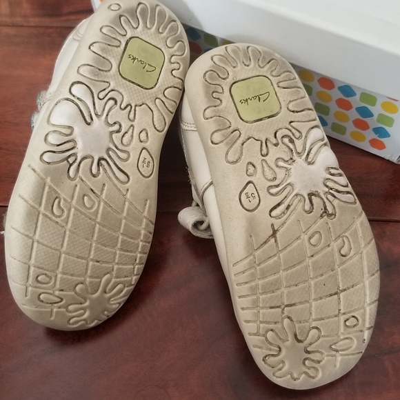 GUC CLARKS FIRST SHOES LEATHER DRESS SHOES - Picture 6 of 6